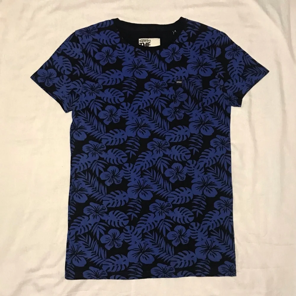 SuperDry T-shirt- Brand New ✨ - Picture 2 of 9